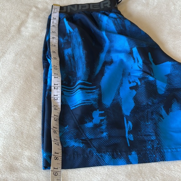 Under Armour Swim Trunks Size Large - Picture 9 of 12